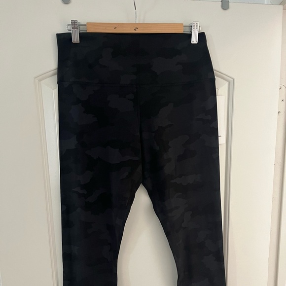 NEW Lululemon black camo Align high rise leggings 25” size 12 - Picture 2 of 5